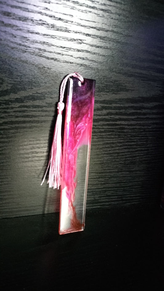 Marque page résine époxy rose noir transparent